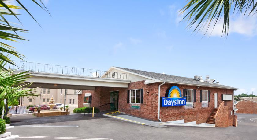 Days Inn By Wyndham Pensacola - Historic Downtown Exteriör bild
